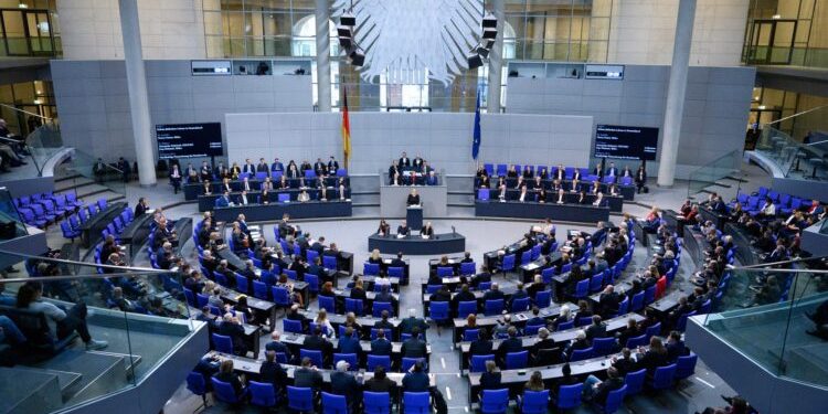 nemački bundestag usvojio zakon o bržoj deportaciji stranaca