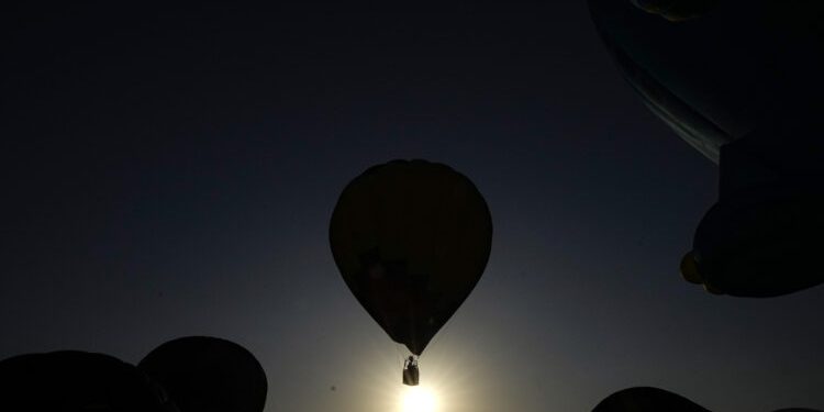 srušio se balon u arizoni: poginule četiri osobe, jedna teško povređena