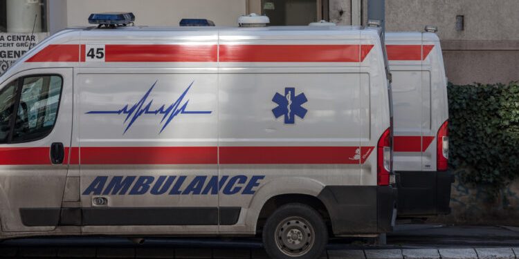 težak udes na savskoj magistrali: muškarac poginuo, deca iz drugog vozila hitno prevezena u urgentni