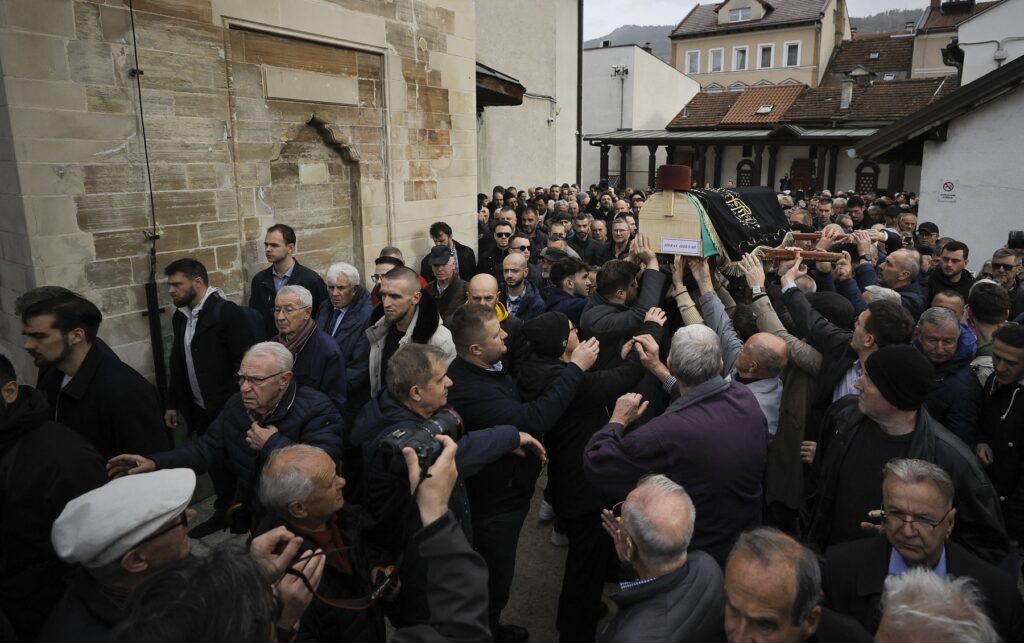Sudbina mu se osmjehnula u ovom teškom životu": Komemoracija i sahrana Abdulaha Sidrana u Sarajevu