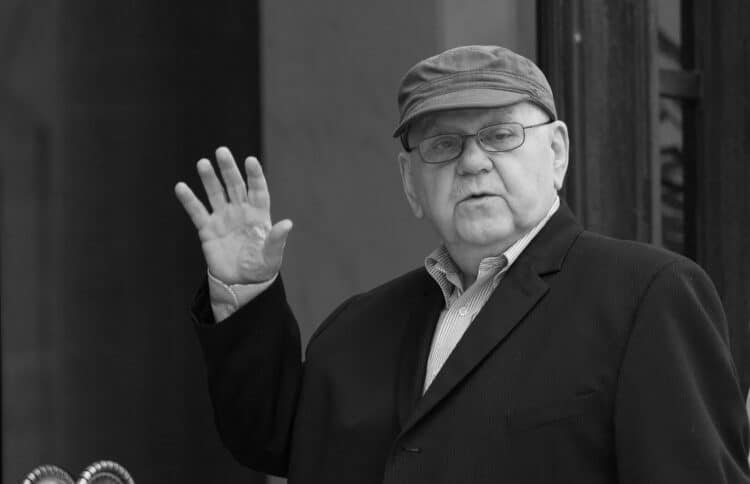 Dženaza Abdulahu Sidranu u haremu Ferhadija džamije u Sarajevu