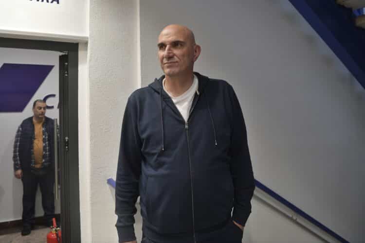 "Grbović prodaje ljubav prema Partizanu. Da li je tačno da Zvezda nije platila Areni nijedan račun?" Miketić tvrdi da je najveća hala u Srbiji u blokadi