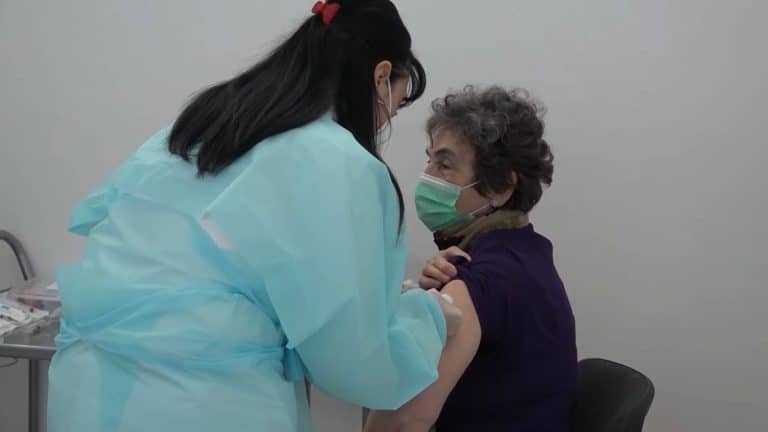 BIVALENTNA VAKCINA. Kada stiže bivalentna vakcina protiv korone, prilog, emisija Među nama, Medju nama Nova S