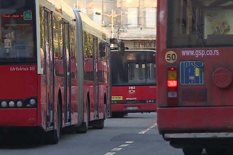 Nesreća kod Ateljea 212: Autobus naleteo na ženu dok je prelazila ulicu van pešačkog prelaza